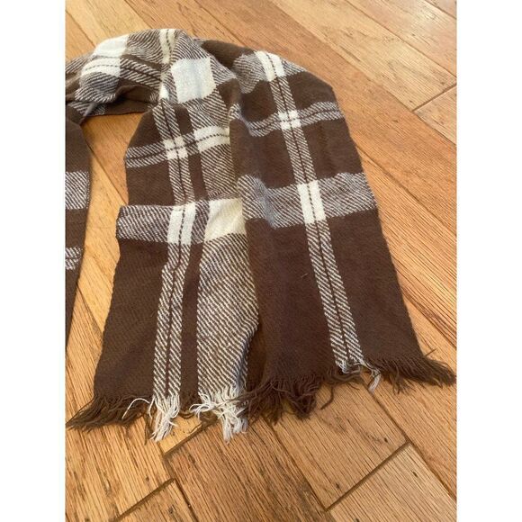 Unbranded, brown/white checkered rectangle scarf with fringe ends OS - Picture 2 of 4